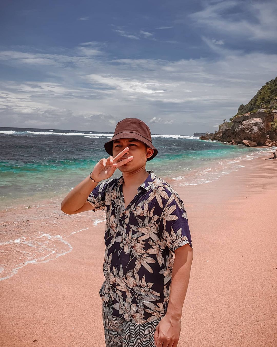 Daya Tarik Wisata Pantai Pok Tunggal Daya Tarik Wisata Pantai Pok Tunggal